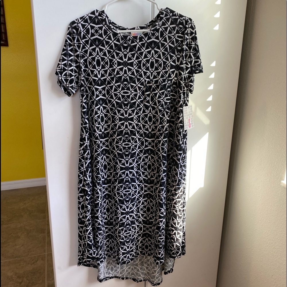 Lularoe black and white Carly dress